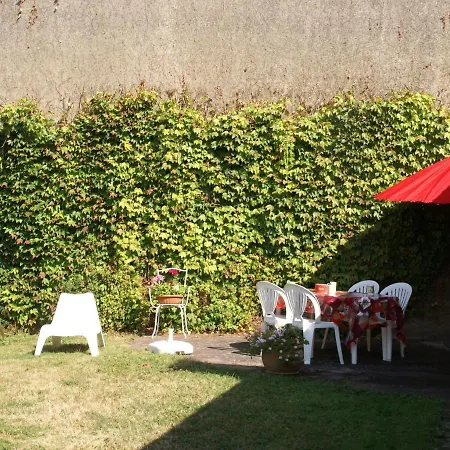 Snug With Fenced Garden Garden Furniture Bbq *