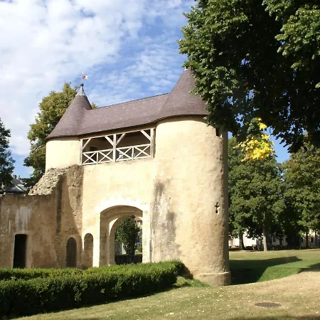 Snug With Fenced Garden Garden Furniture Bbq * Vic-sur-Seille